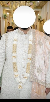 Pakistanisches indisches Herren-Outfit Hochzeit Sherwani cremefarben und champagnerfarben