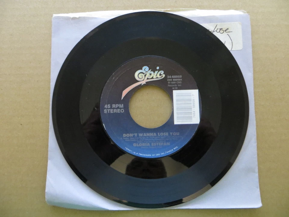 Gloria Estefan – Don't Wanna Lose You - 1989 Epic 34-68959 7" Single VG+/Generic - Image 3 of 4