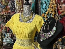 BEAUTIFUL VINTAGE CROCHET LACE OAXACAN MEXICAN YELLOW PINTUCK WEDDING DRESS S