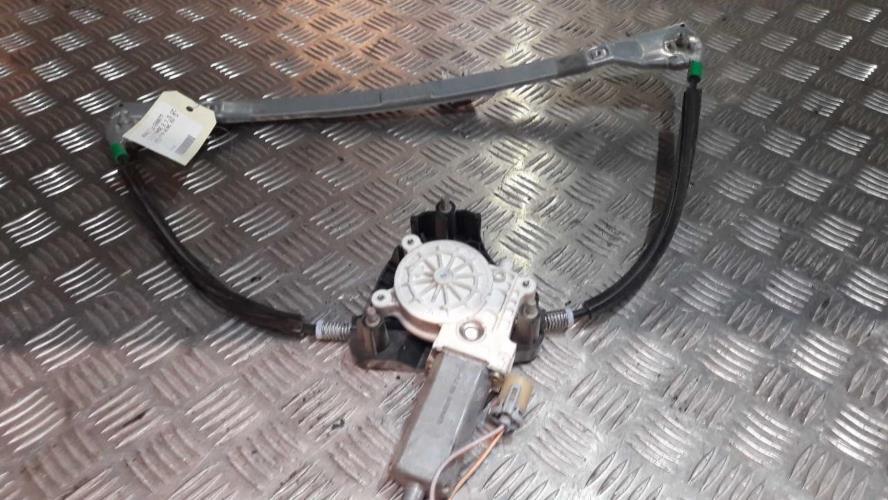 Moteur De Lève-vitre électrique Avant Droit Pour Renault Clio 2 / Thalia - Ref Partsline SC15899