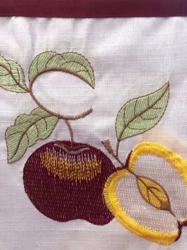 NEVADA APPLES FRUITS BURGUNDY EMBROIDERED DECORATIVE KITCHEN CURTAIN 3 PCS SET - Picture 4 of 7