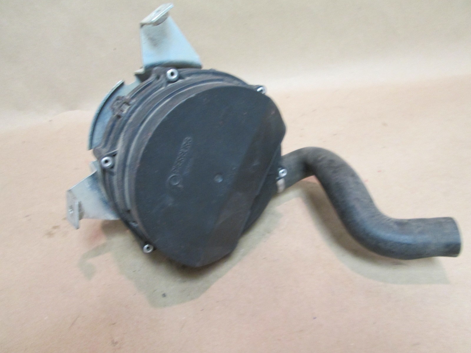 Maserati Secondary Smog Air Injection Pump w/ Bracket & Hose 181197