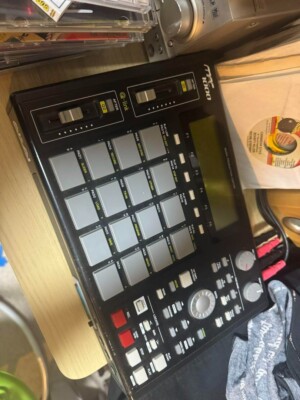 AKAI professional MPC1000 BK Sampling Machine Sampler Music Black 