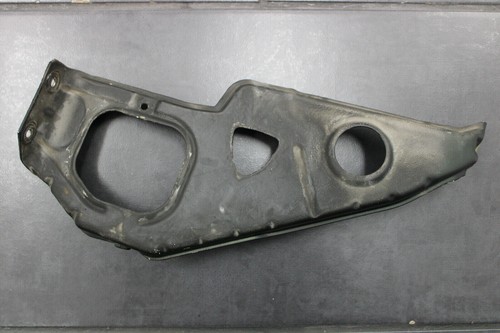 Halter Scheinwerfer Maserati Quattroporte vorne rechts Kotflügel Halteplatte