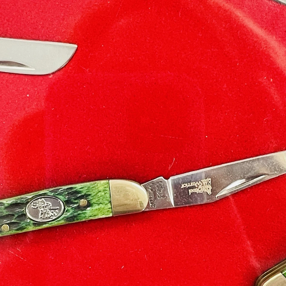 Frost Cutlery Steel Warrior Knives Green Croc Bone Handle Set in Display Case - Image 2 of 4