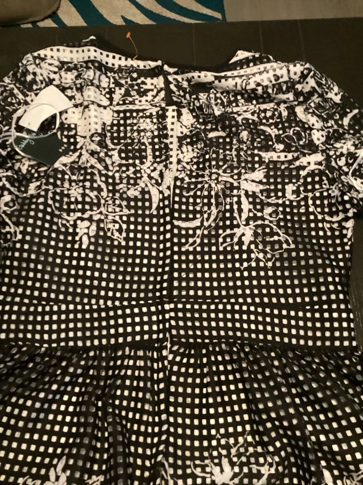 Gabby Skye Black White Fit Flare Short Sleeve Dress Polka Dot Cut Outs Sz 14 NWT Foto 4 de 4