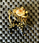 LION GOLD TONE AND BLACK ENAMEL RHINESTONE EYES PINBACK BROOCH 1 1/2" X 1 3/4" — photo 1