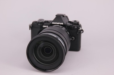 Olympus EM-5 II+12-100 f4 KIT  (Neuware Vitrinen Aussteller) 