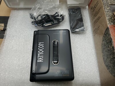 SANYO JJ-P60 Headphones with Remote Control,Cassette Player 1990