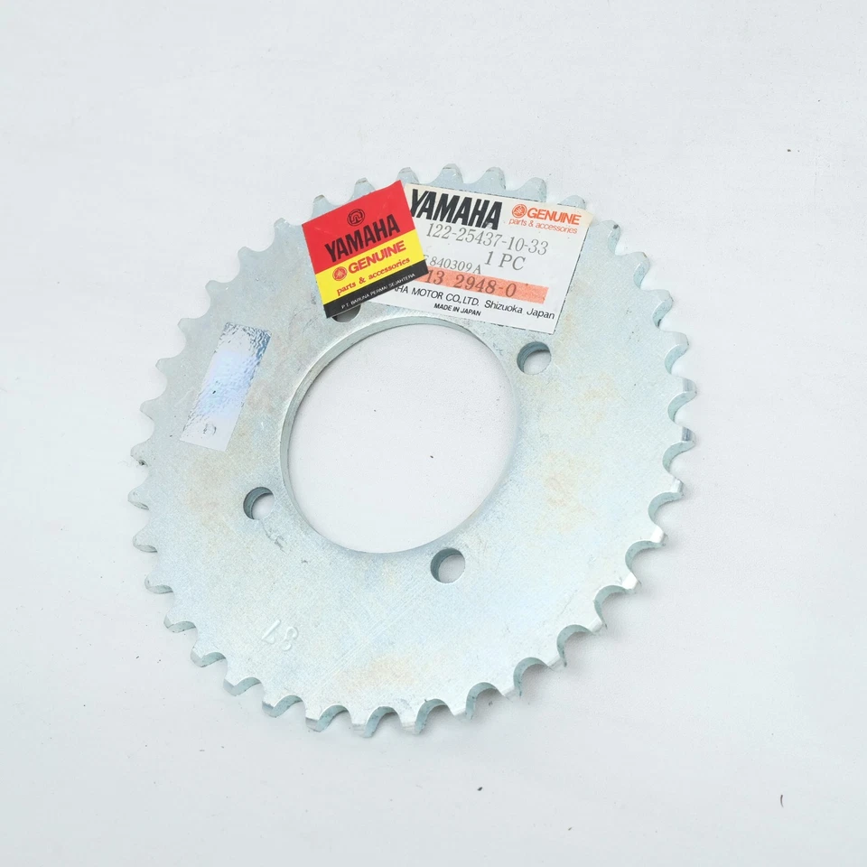 Piñón trasero Yamaha YL1 YL1E YG1 YG5 G6 G7 U7E 37T nos genuino 122-25437-10-33 Foto 4 de 4