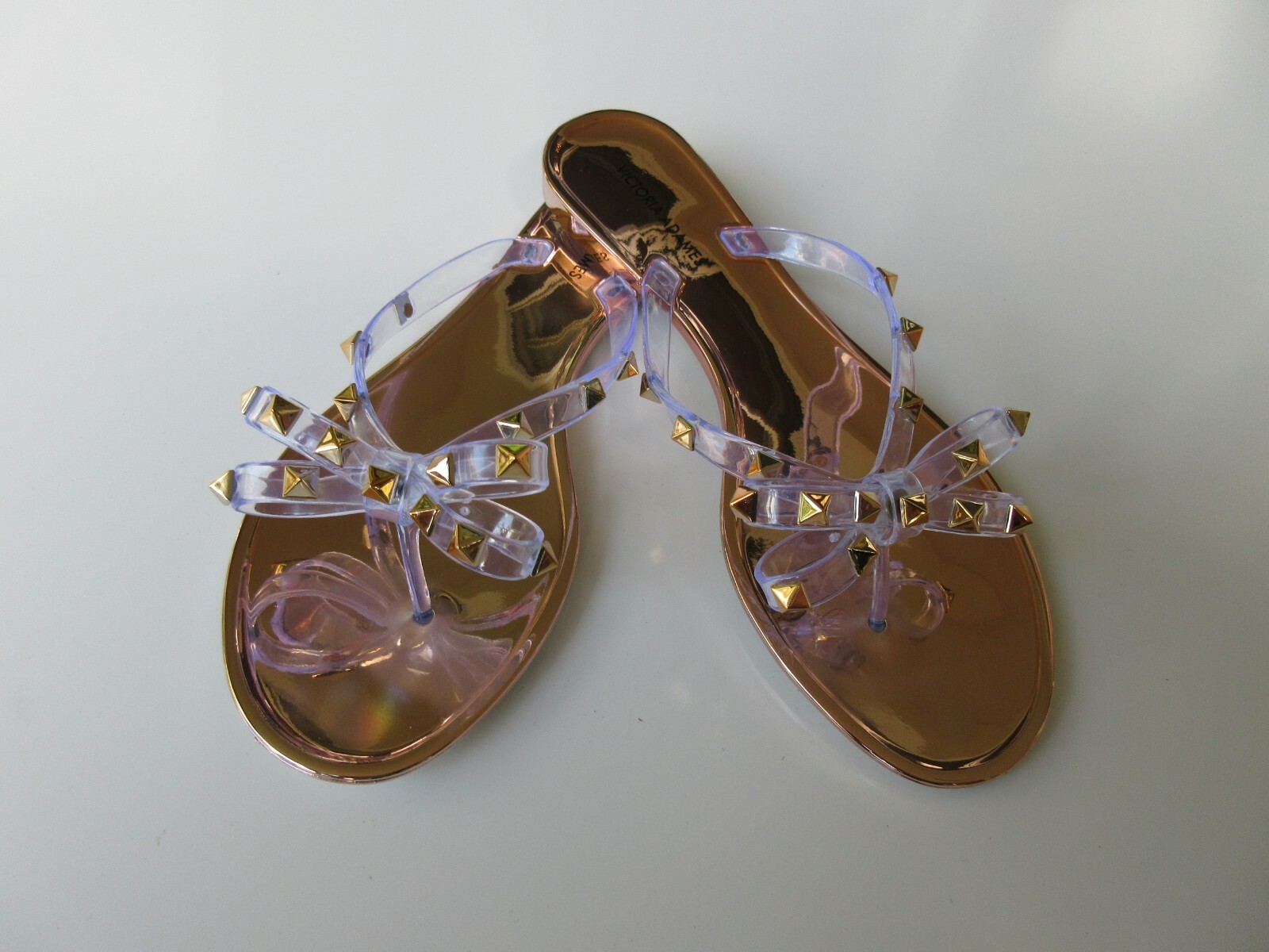 PANTOFOLA D’ORO Sandali Victoria Adames oro rosa con borchie oro stile Valencia cromo nuovi