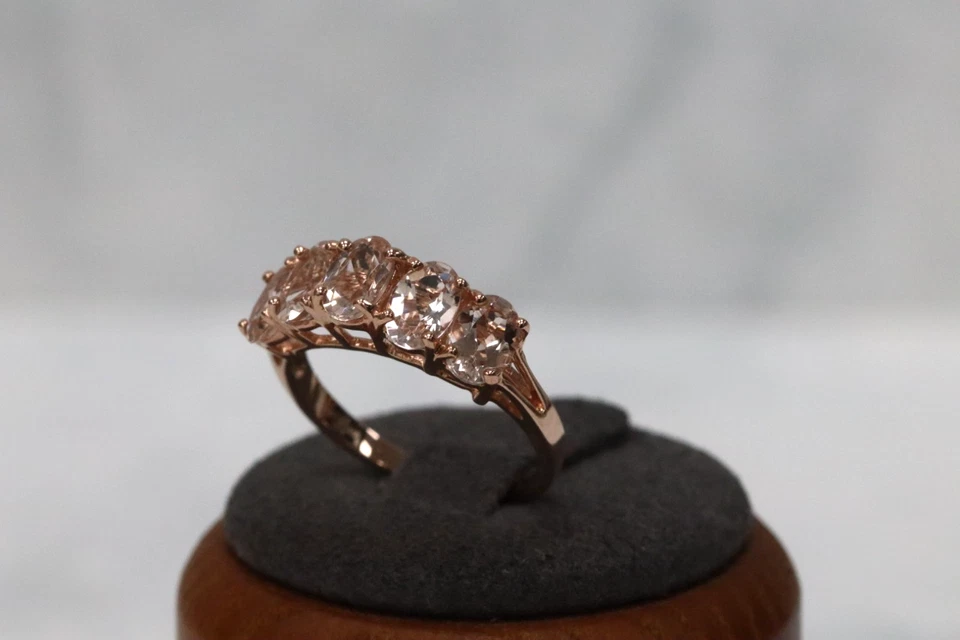 Anillo de media eternidad de morganita de oro rosa de 9 quilates - talla J1/2 - sello del Reino Unido Foto 2 de 4