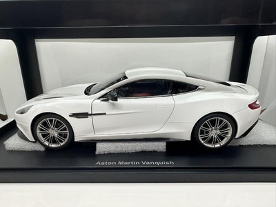 Autoart 1/18 アストンマーチン ヴァンキッシュ ホワイト Autoart 1/18 アストンマーチン ヴァンキッシュ ホワイト