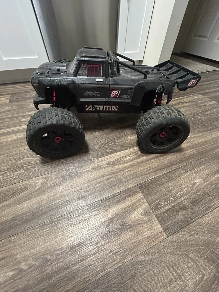 Arrma Outcast 1/5 8S BLX EXB Cuerpo Rollo Jaula Clips Negro Rojo Pintado Foto 2 de 4