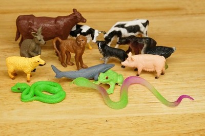 Mixed Toy Lot Hard Plastic & Rubber Diorama Animals Snake Farm Cow Pig Frog