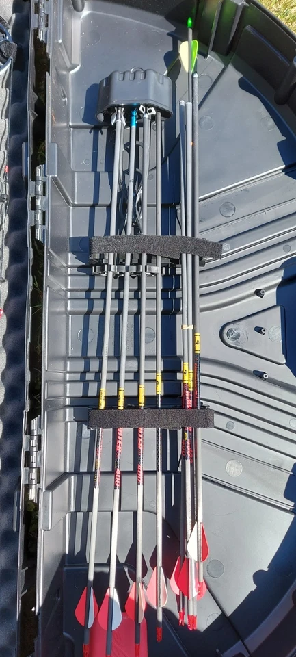 2018 PSE Stinger Left Handed with Accessories Bow and Arrow Hunting Archery - Image 4 of 4