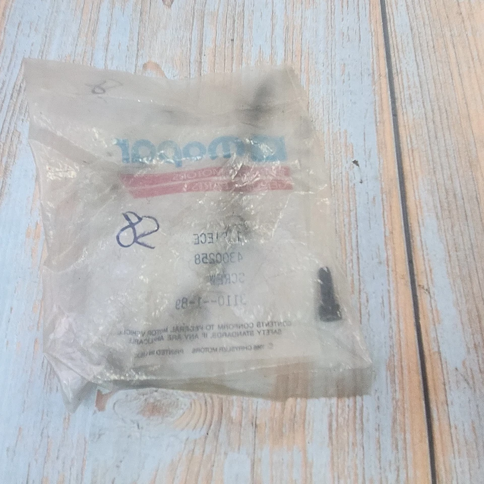 Mopar 4300258 Chrysler LeBaron GTS New Yorker Tapa Inyector Tornillo de fijación NORS Foto 3 de 4