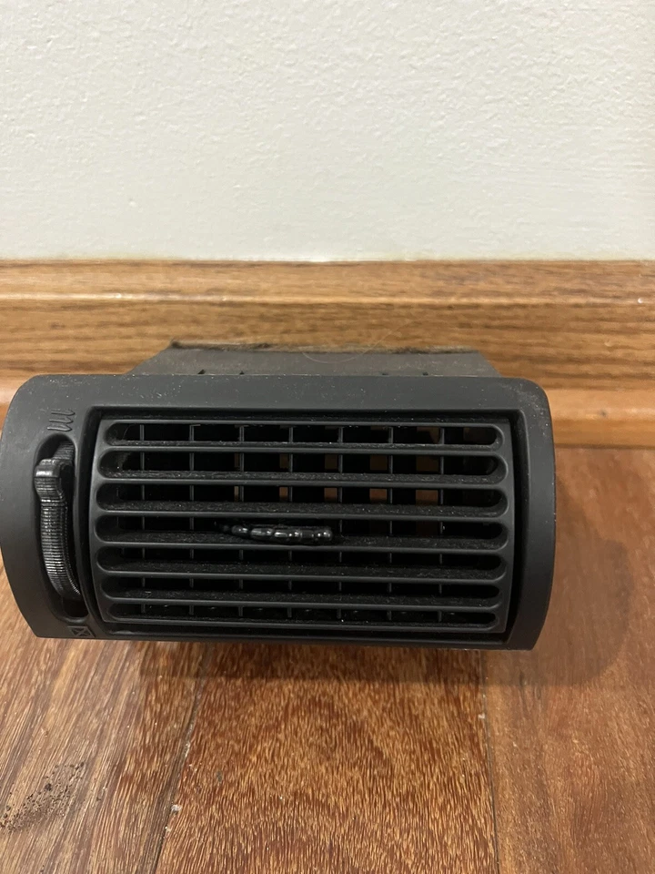 1997 1998 Lincoln Mark VIII LSC Grey LH Side Grey Dash Vent - Image 4 of 4