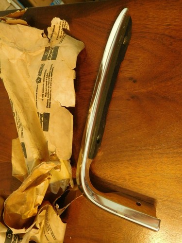 Dodge Molding Plymouth 1976 1979 3868586 Mopar NOS RH guardabarros borde moldura - Imagen 2 de 5