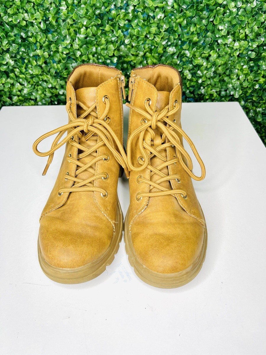 Me Too “SIMON” Boots for Kids Size 1/2 Width M