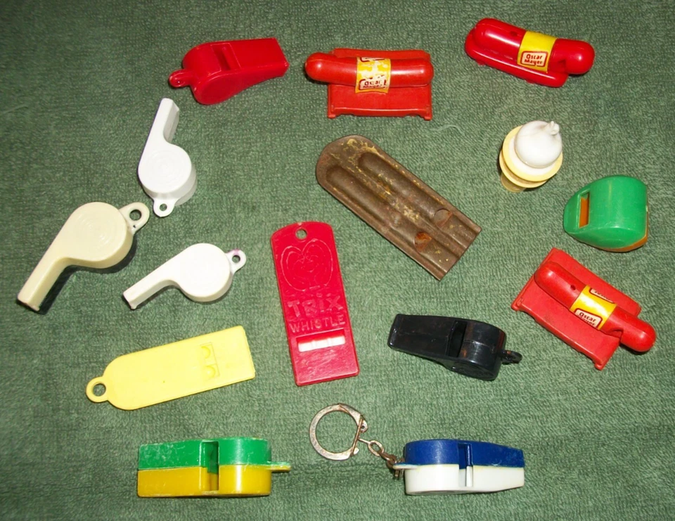 15 VINTAGE TOY WHISTLE LOT OSCAR MAYER, DRAGNET, DAIRY QUEEN, TRIX + NOSTALGIC - Image 2 of 3