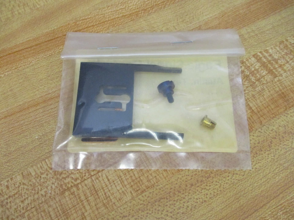 Eagle Signal Controls DZ100-56 Latch & Release Kit For 1/8" DIN Units DZ10056 - Image 3 of 4