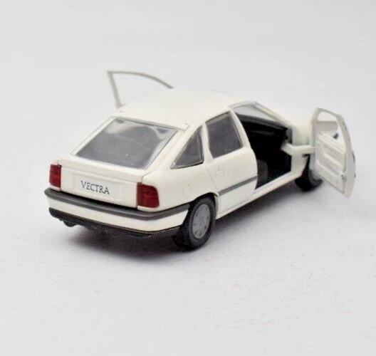 Gama Modelo 1/43 Opel Vauxhall Vectra Blanco 5 puertas. DieCast. Hecho en Alemania Foto 4 de 4