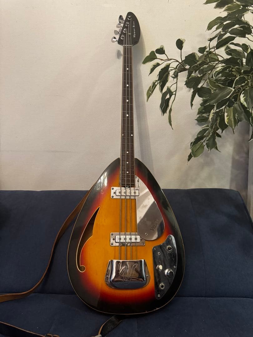 Vox WymanBass （Teardrop・イタリア製）ローリングストーンズ Electric Bass Guitar Vox Wyman Bass Sunburst Teardrop Made in