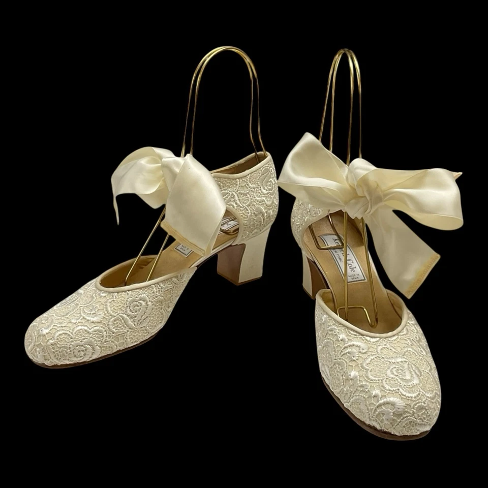 Vtg Whimsigoth Bridgerton Bridal Heels 9 Lace Cream White Bow Heels Kenneth Cole - Image 4 of 4