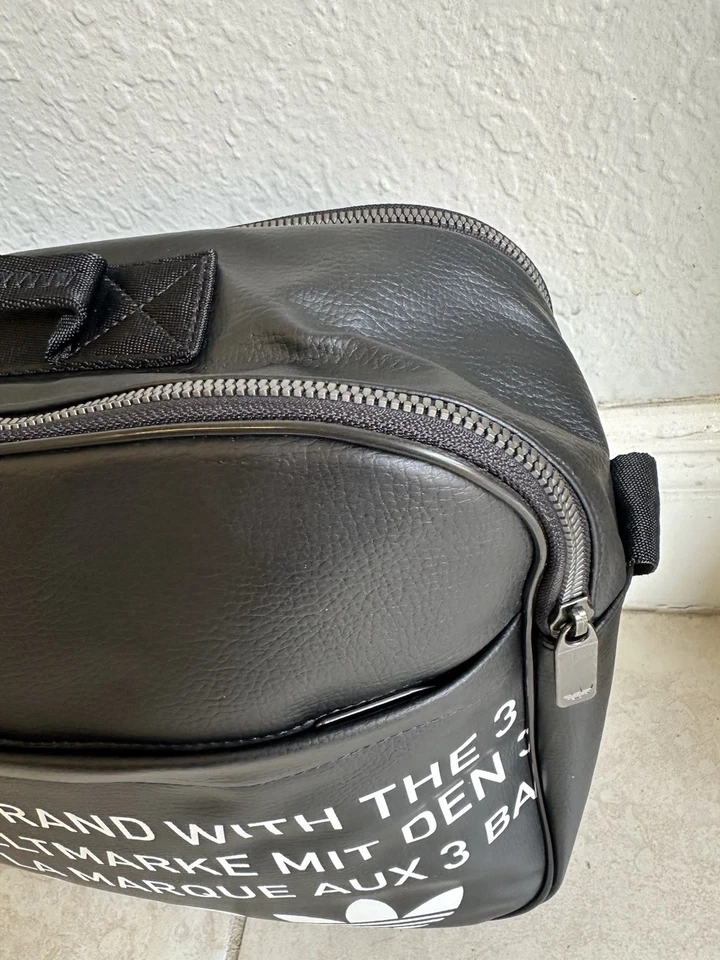 Bolsa de avião Adidas Originals masculina arquivo vintage couro preto rara - Imagem 2 de 4