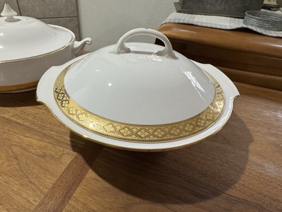 American Royalty 10.5'' Reflections Casserole Bone China white gold trim round