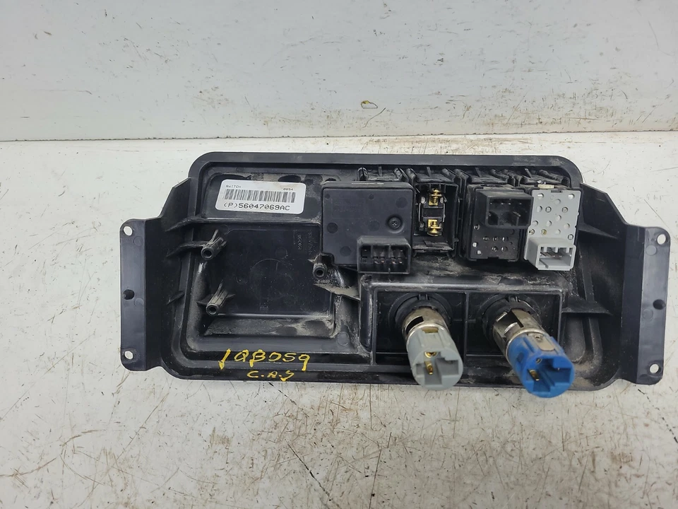 Panel interruptor tablero central Jeep Wrangler TJ 03-06, def, limpiaparabrisas y bloqueo del eje Foto 3 de 4