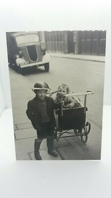 Vintage Repro Postkarte East End Kinder während des London Blitzes des 2. Weltkriegs 1940