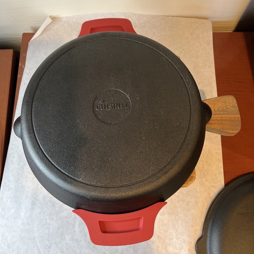 Cuisinel Cast Iron Skillet with Lid and rubber handles 12" - Picture 13 of 21