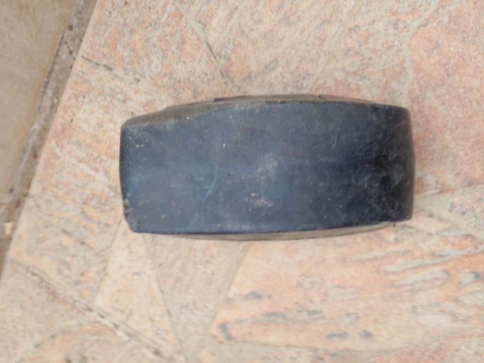 tapón parachoques peugeot 504 nos Foto 3 de 4