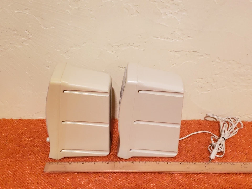 Vintage white Compaq PremierSound PS-110 Computer Speakers & keyboard – Tested - Image 4 of 4