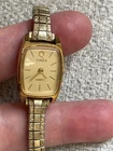VINTAGE TIMEX Q K CELL PETITE WOMEN'S GOLD STAINLESS STEEL WATCH STRETCH BAND