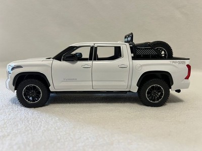 2023 Toyota Tundra TRD 4×4 1:24 Diecast Model Truck Off-Road Black