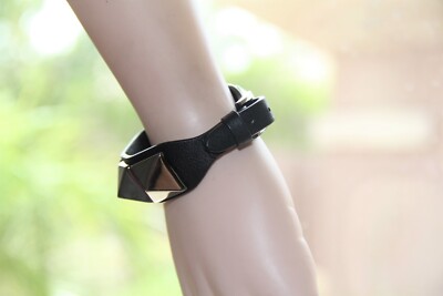 ブレスレット VALENTINO Black Rockstud Leather Bracelet J0I50 HIS 0NO Valentino Garavani Rockstud Leather Bracelet | Black | FARFETCH