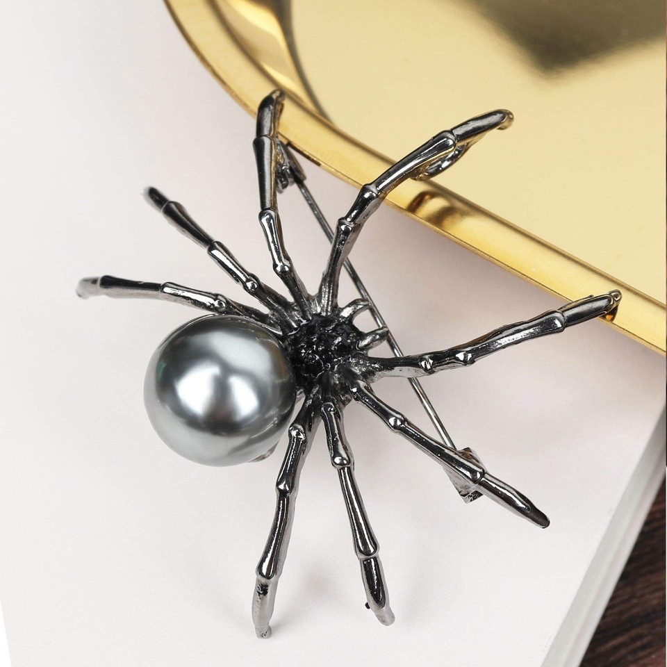 Spider Brooch Pins for Women and Men Witch Jewelry Halloween Pin