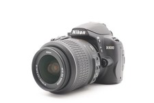 Nikon D3000 Digitalkamera Spiegelreflex Kamera + AF-S 18-55mm G VR – Refurbished