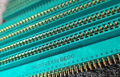 1x BURNDY STECKERLEISTE PCGD45 K18GE00 STECKER 45polige VERGOLDET Recycling