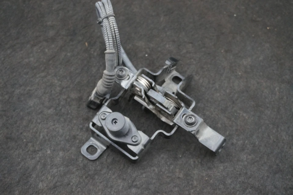 Set 2 Rear Left & Right Lid Lock Latch OEM 4E0823509 Audi R8 4S 2018-23 - Image 4 of 4