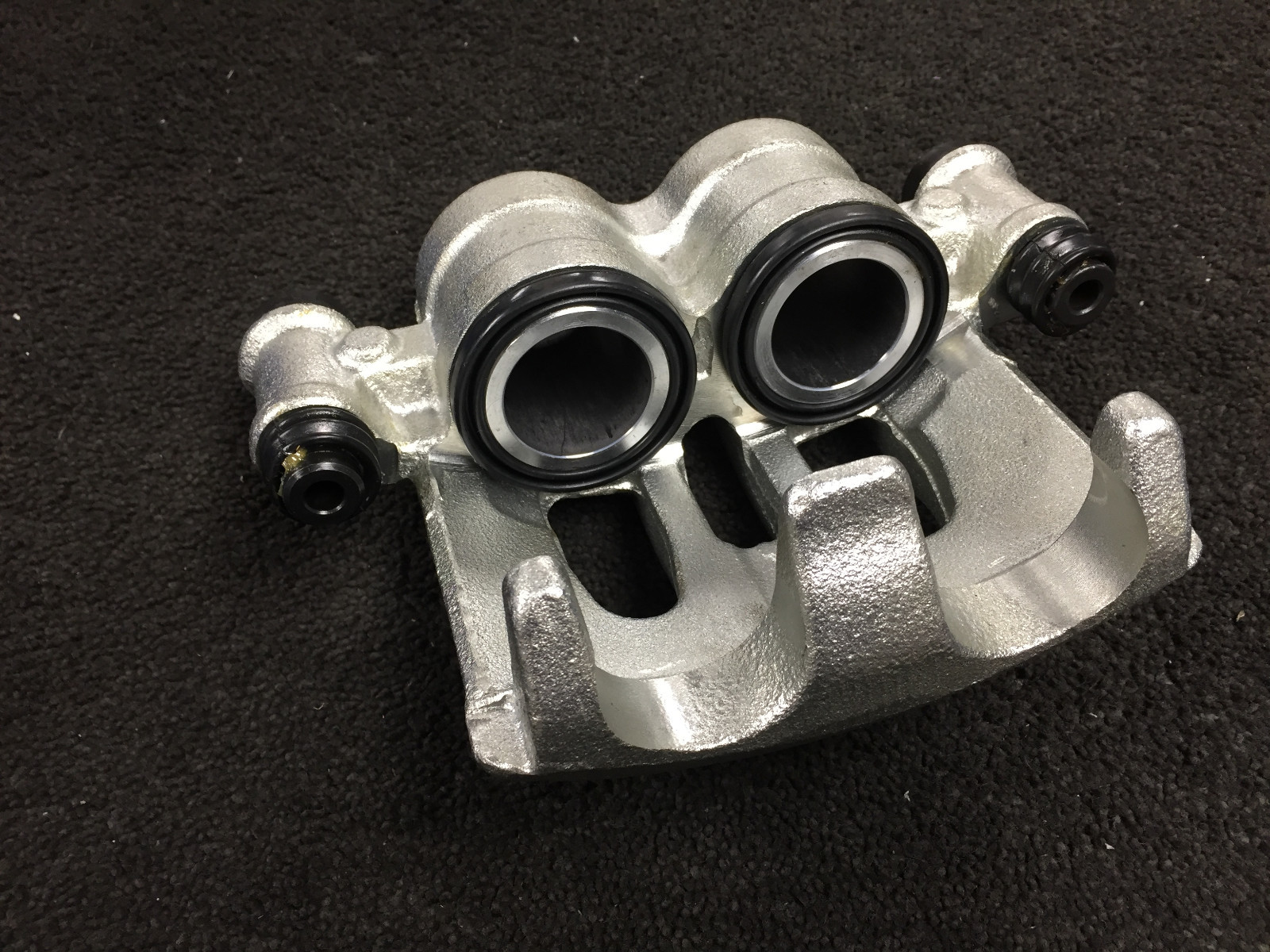 BRAKE CALIPER FRONT DRIVER RH SIDEFOR MERCEDES V220 V250 W447 CDi BlueTEC BREMBO