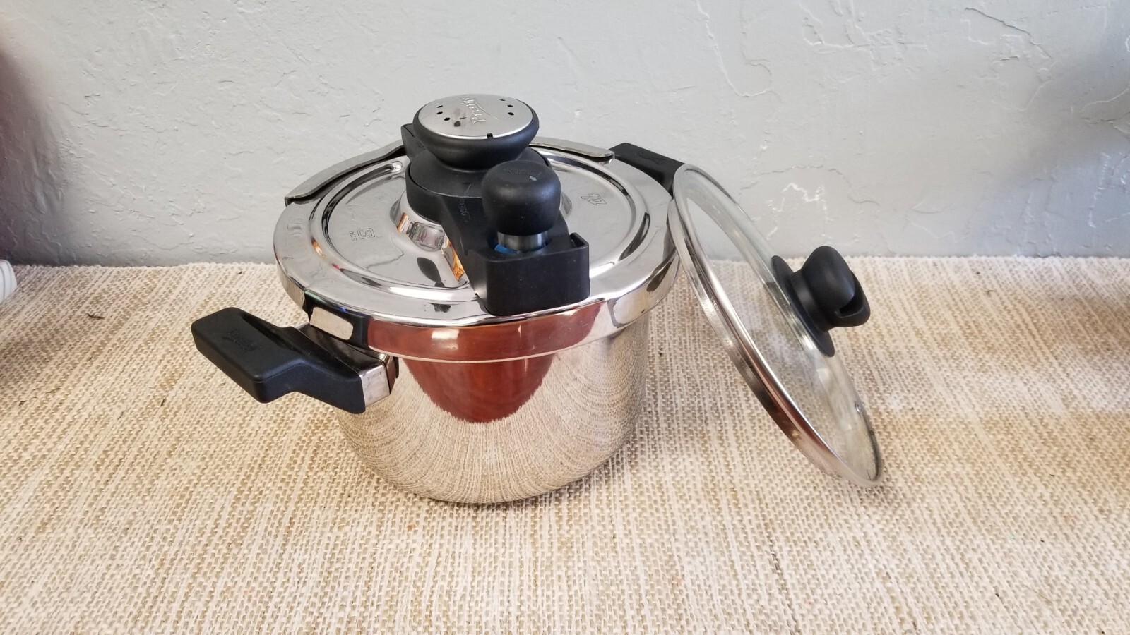 Prestige Clip-on Mini Stainless Steel Spillage Control Pressure Cooker (Silver)