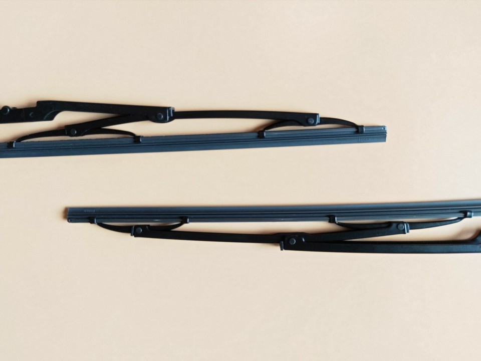 BMW E39 Front Wiper Blade Set (26" + 22") - Fits 525i, 528i, 530i, 540i, M5 Models 3 thumbnail image
