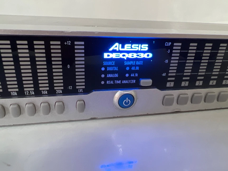 Alesis DEQ830 8 Channel Digital Graphic Equalizer Silver - Image 4 of 4