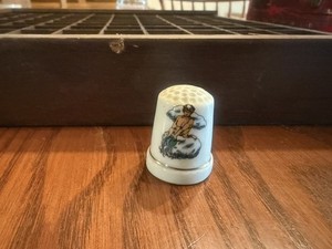 Vintage Thimble Perseus Greek Mythology Porcelain Pre-owned Gold Trim Band