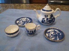 ANTIQUE 7 PIECE BLUE WILLOW BONE CHINA CHILD'S TEA SET