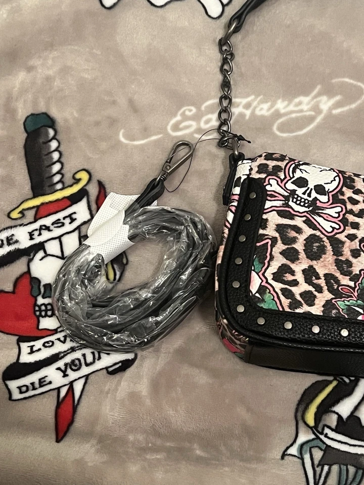 Bandolera/hombro con tachuelas Ed Hardy nueva con etiquetas - Calavera, corazones y más - Estampado de leopardo Foto 4 de 4